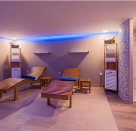 2 bedroom villa with pool and sea views in Bol, Brač Island, sleeps 4